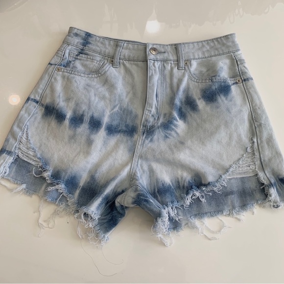 AMERICAN EAGLE OUTFITTERS TIE DYE HIGH-WAIST FRAYED HEM DESTRESS MOM SHORTS - Picture 15 of 16